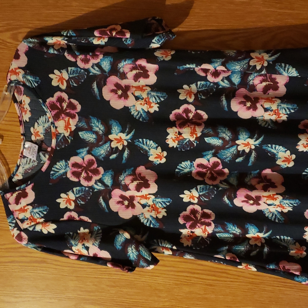 Women Floral Blouse Size Small/Medium